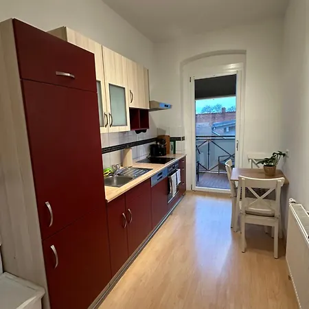 Fuer 8 Mit Balkon 아파트